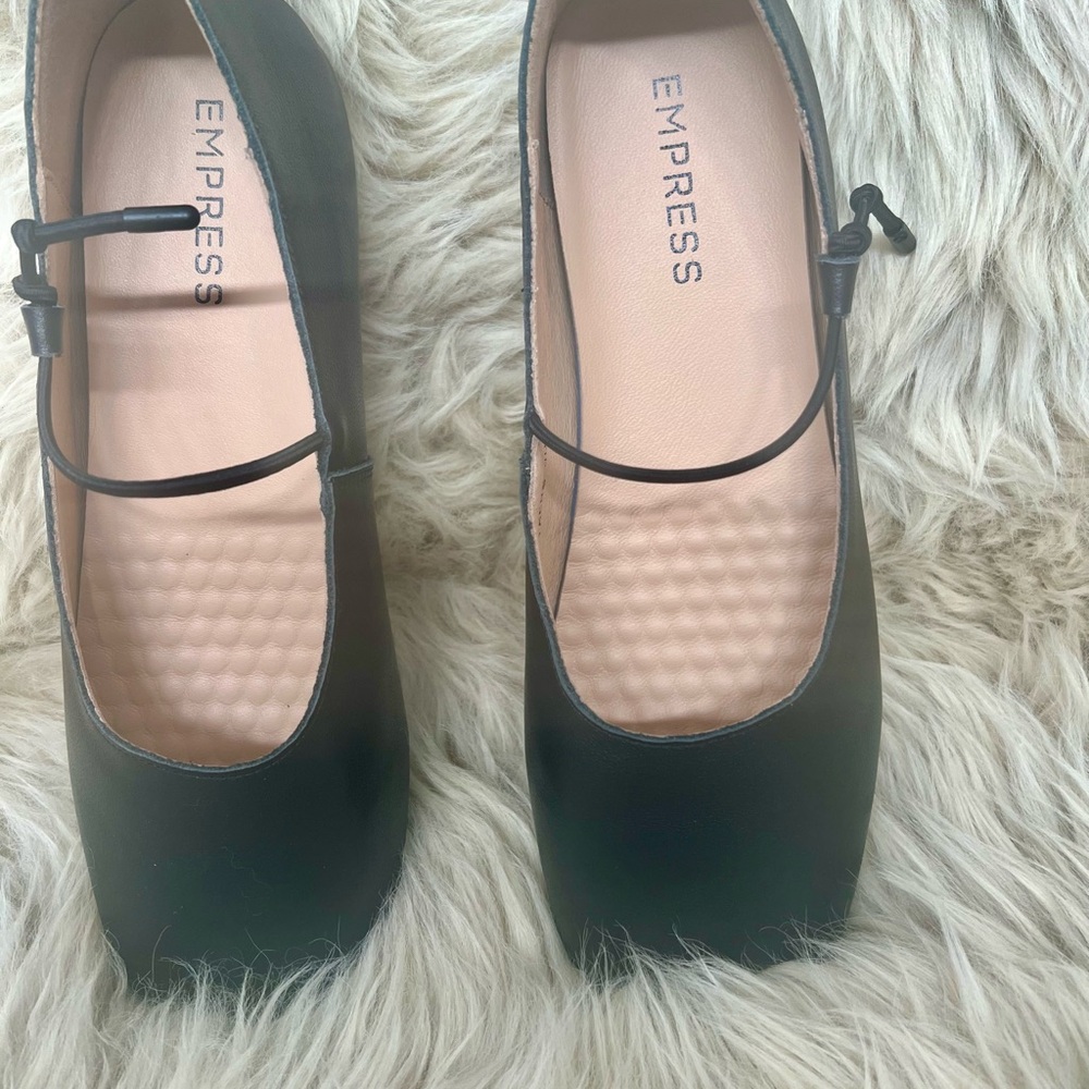 Empress Classic Black Mary Jane Flats - Women's size 40 - Picture 8 of 10